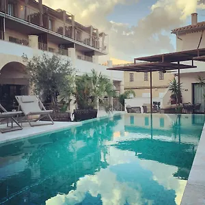 Hotel Ynaira & ****